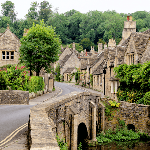 Walk into Burford, the Gateway to the Cotswolds, in ten minutes