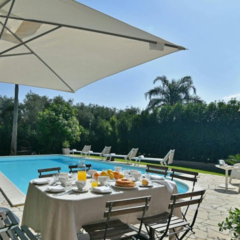 Enjoy a shaded alfresco breakfast by the pool