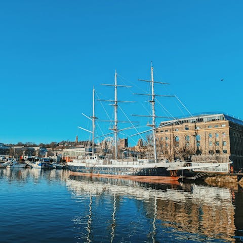 Stay in the Bristol's historic harbour area