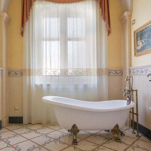 Sink into a luxurious bath in the clawfoot tub and let your stresses slip away